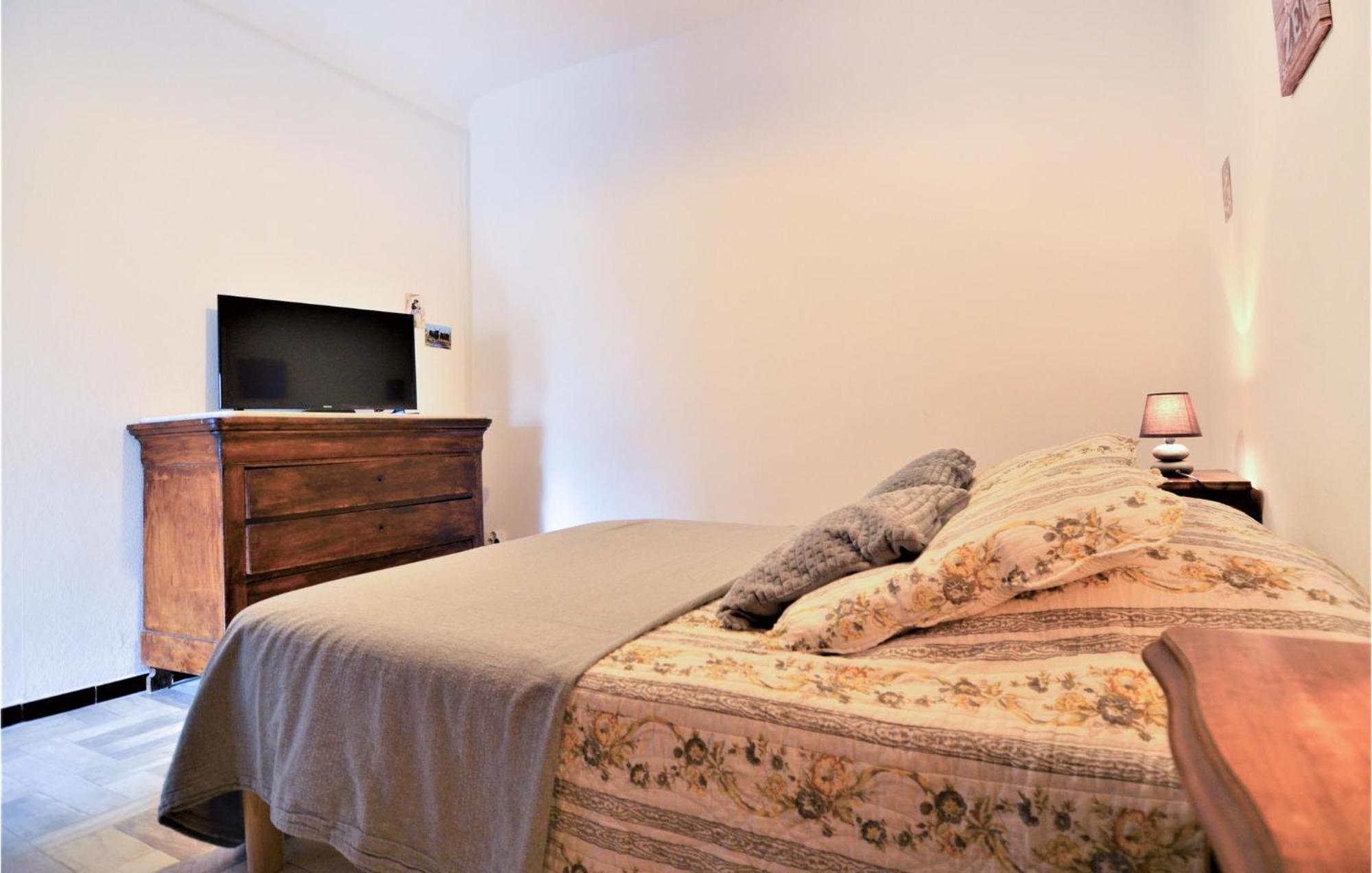 Lovely Home In Arles With Kitchen Екстериор снимка