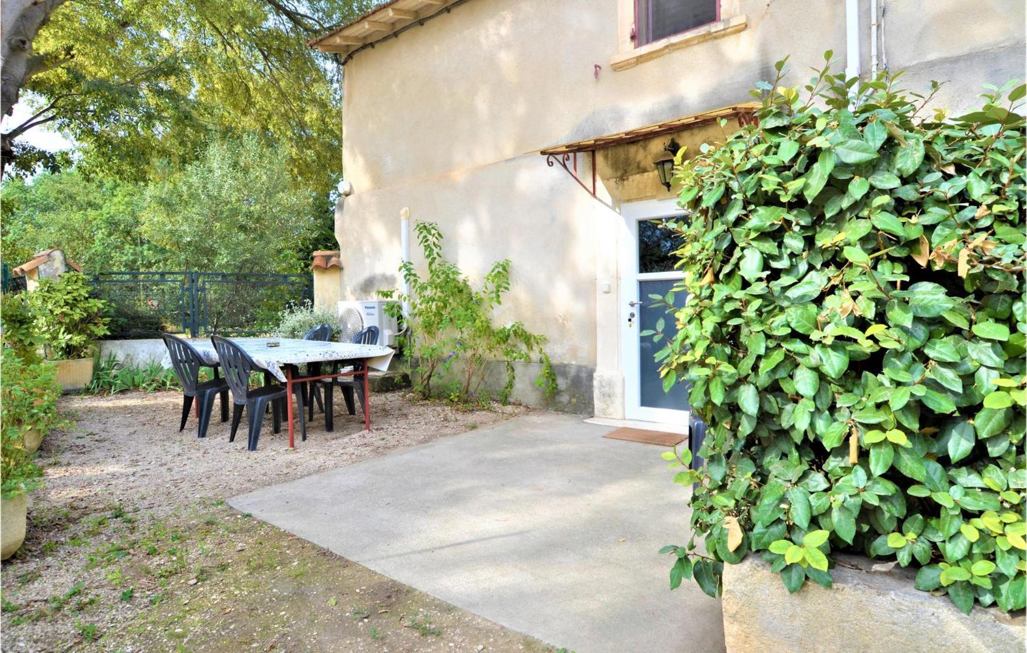 Lovely Home In Arles With Kitchen Екстериор снимка