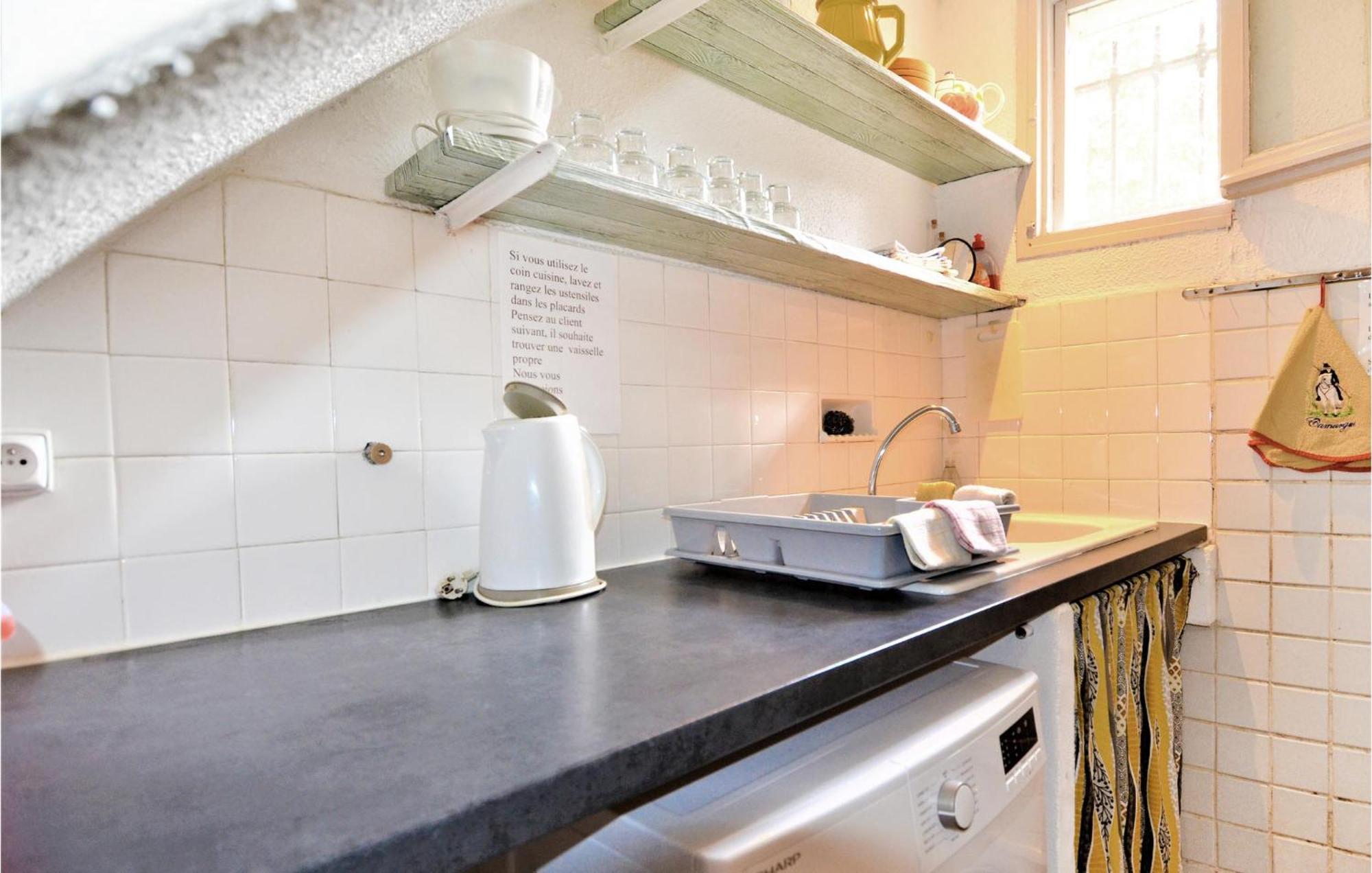 Lovely Home In Arles With Kitchen Екстериор снимка